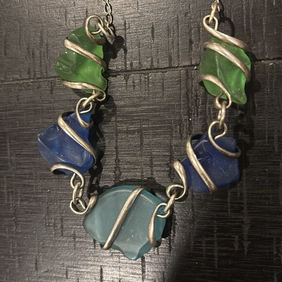 Sadie Green Sea Glass Wrapped Ocean Colors Chain Wire Necklace - Picture 6 of 9